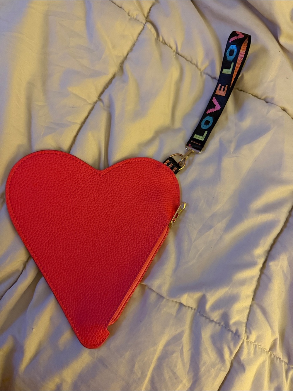 Red Heart Wristlet Pouch - Cute Women's Bag - Picture 2 of 2